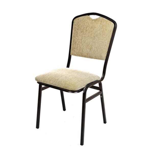 Silla banquetera Versa beige tapizada en tela chenille, estructura metálica apilable