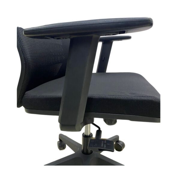 Silla ergonómica Aeris Pro con respaldo de malla y apoya cabeza ajustable